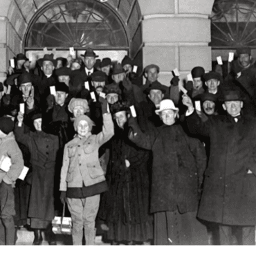 Black and white image of the Battle Creek City Hall south entrance with people on the steps in 1917.